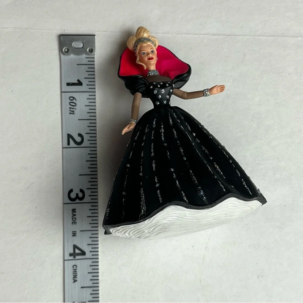 Hallmark Keepsake Ornaments Holiday Barbie 1998 Collectibles Copyright‎ 1997